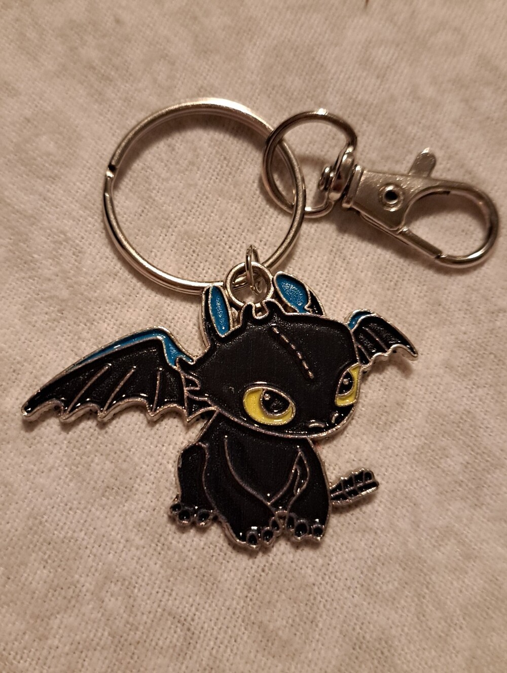 Toothless Dragon Keyring - Picture 3 of 5